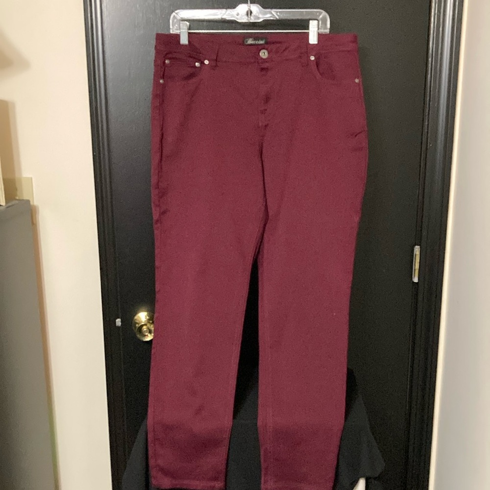 Flattering maroon pants!